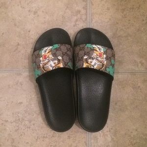 GUCCI SLIDES